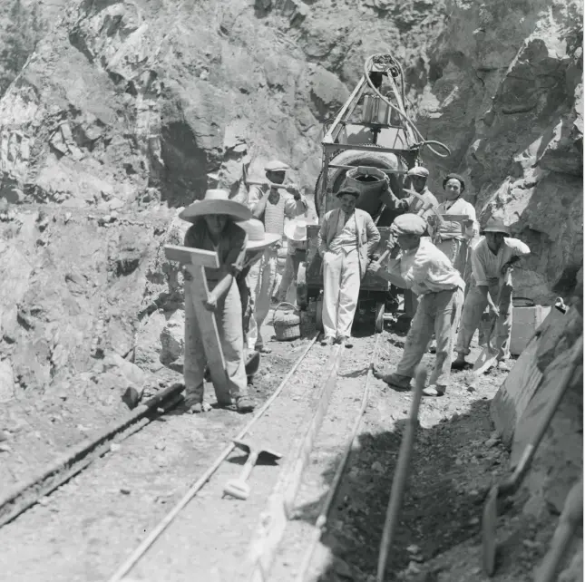 Construcción canal de aguas de La Caldera.